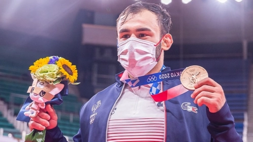 J1 JEUX OLYMPIQUES : LUKA MKHEIDZE REMPORTE LA MÉDAILLE DE BRONZE