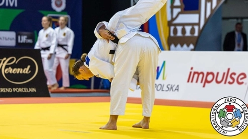 CHAMPIONNATS DU MONDE DE KATA 2022 : DEUX TITRES ET DEUX MEDAILLES D'ARGENT POUR NOS BLEUS