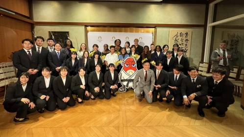 Les athlètes féminines des équipes de France et du Japon reçues à l’Ambassade de France à Tokyo